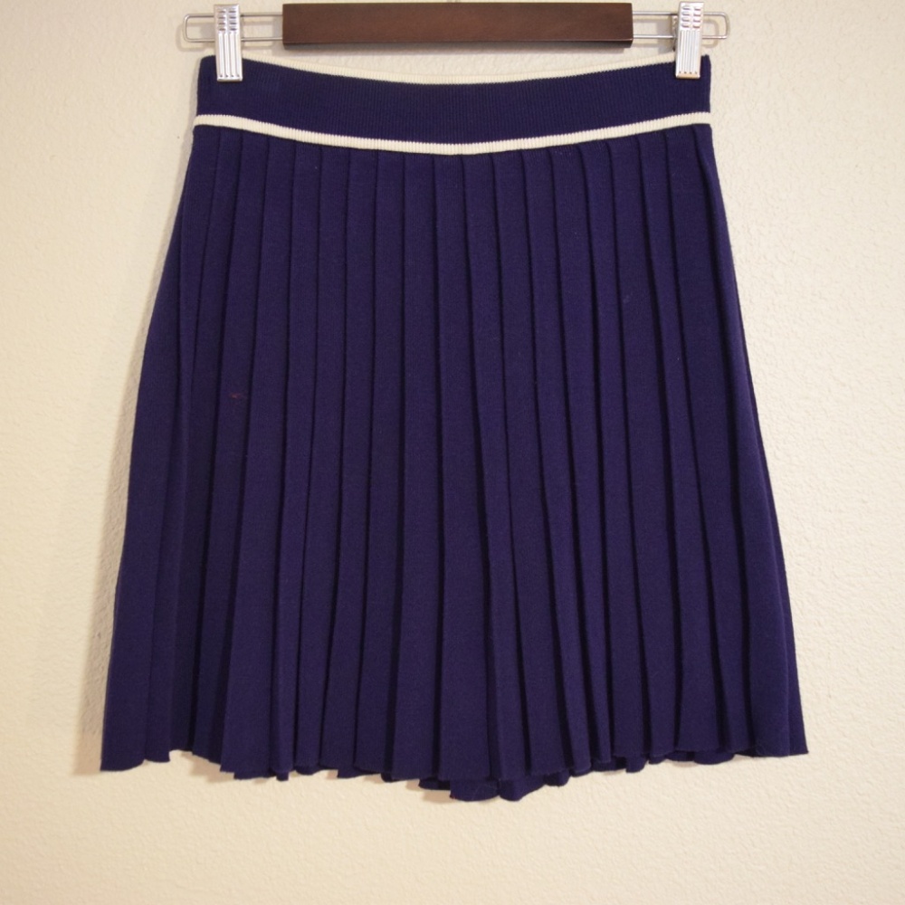 Willow & Wind Preppy Pleated Navy Blue Skirt and Sweater Set - Picture 7 of 15